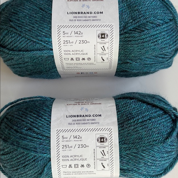 Heartland yarn
Size 5 oz each
Color:glacier bay - Picture 2 of 3